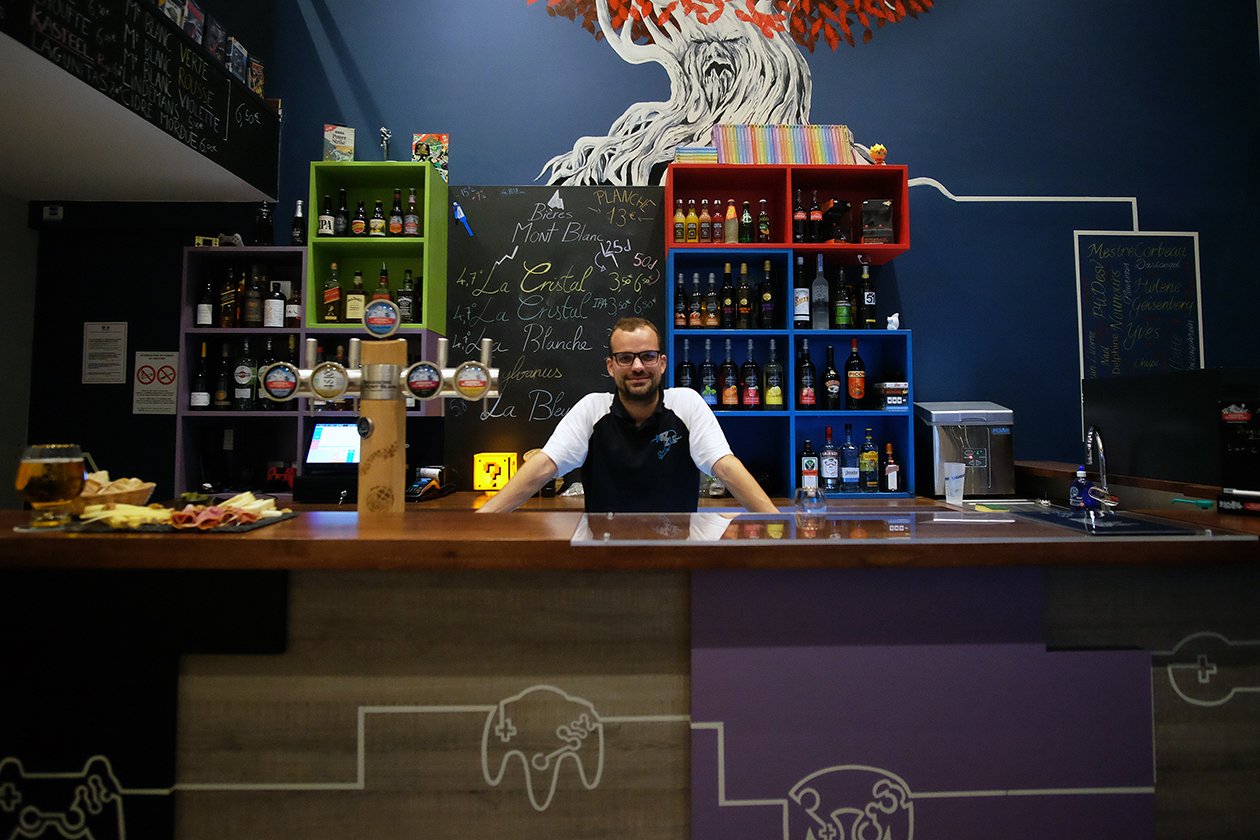 L'équipe du bar Puzzle Inn